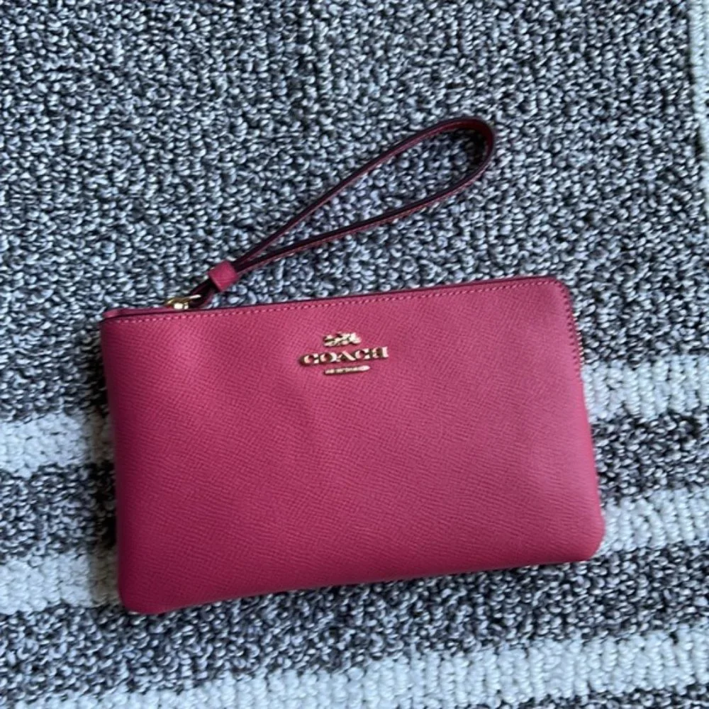 Coach Large Corner Zip Wristlet Gold/Strawberry Haze